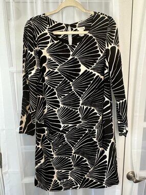 J.Crew Black White Shell Print Shift Dress Size 8 Rayon Lined 3/4 Sleeve